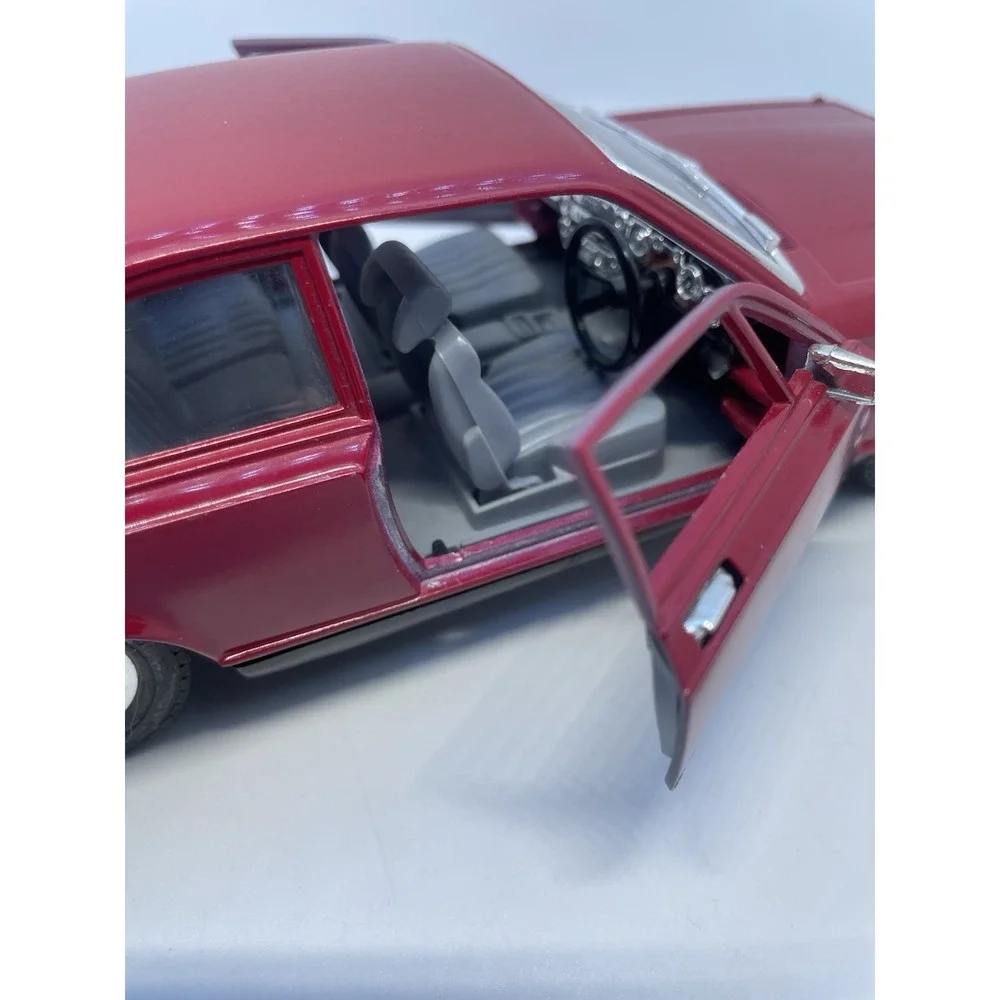 Burago Sb 1/22‎ - Rolls Royce Camargue Red Die cast Model Car